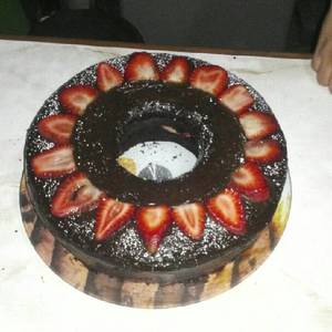 Torta de chocolate con relleno de fresa